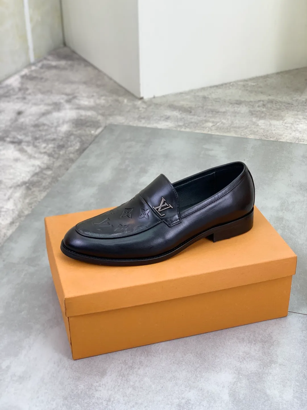 Men's Men's Shoes 💰P420 [New Style] 💰Yangli💎💎💎[Louis Vuitton] LV high-end men's formal business leather shoes, original order 1:1! Original imported calfskin, original metal buckle, imported sheepskin lining for feet, original outsole, men's shoe size: 39-45 (38.46 customized) black optional